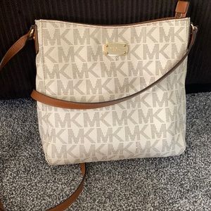 Micheal Kors crossbody
